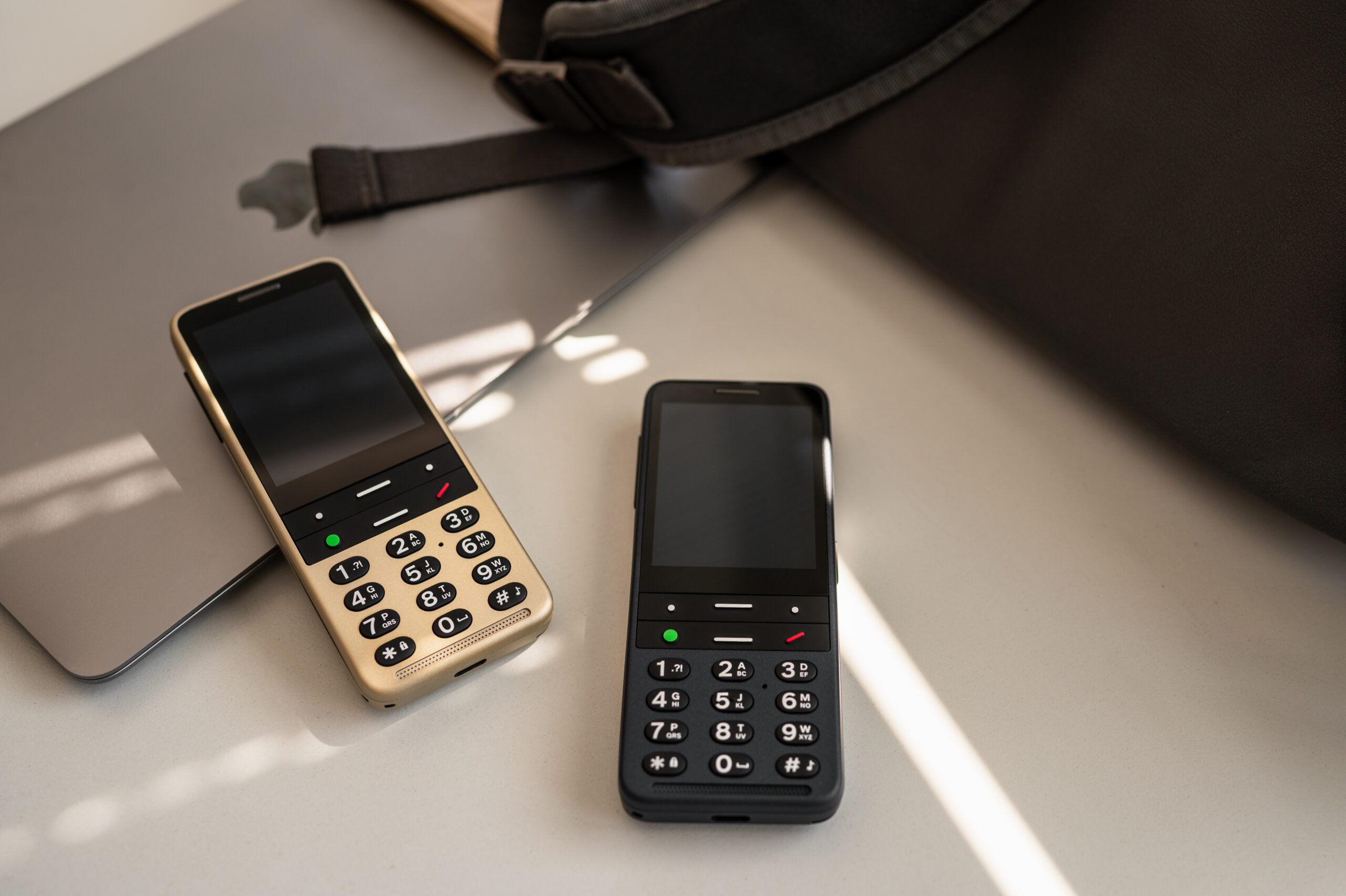 Blindshell classic 3 er til í tveimur litum